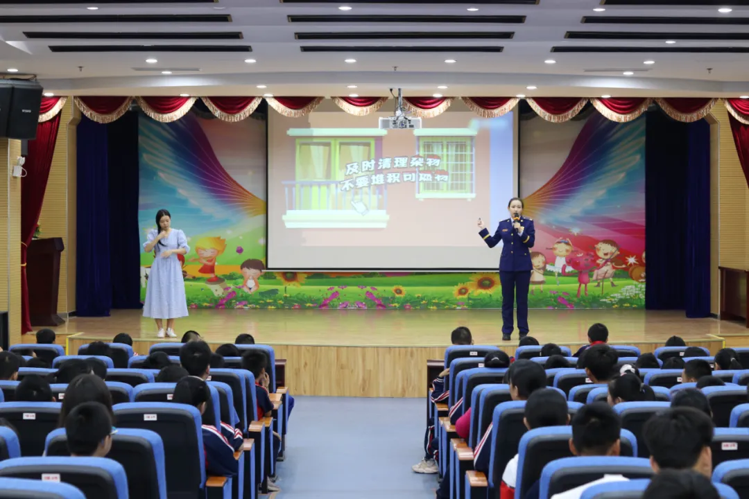 她用作品記錄這群英雄的感人瞬間，更用知識救了許多人！